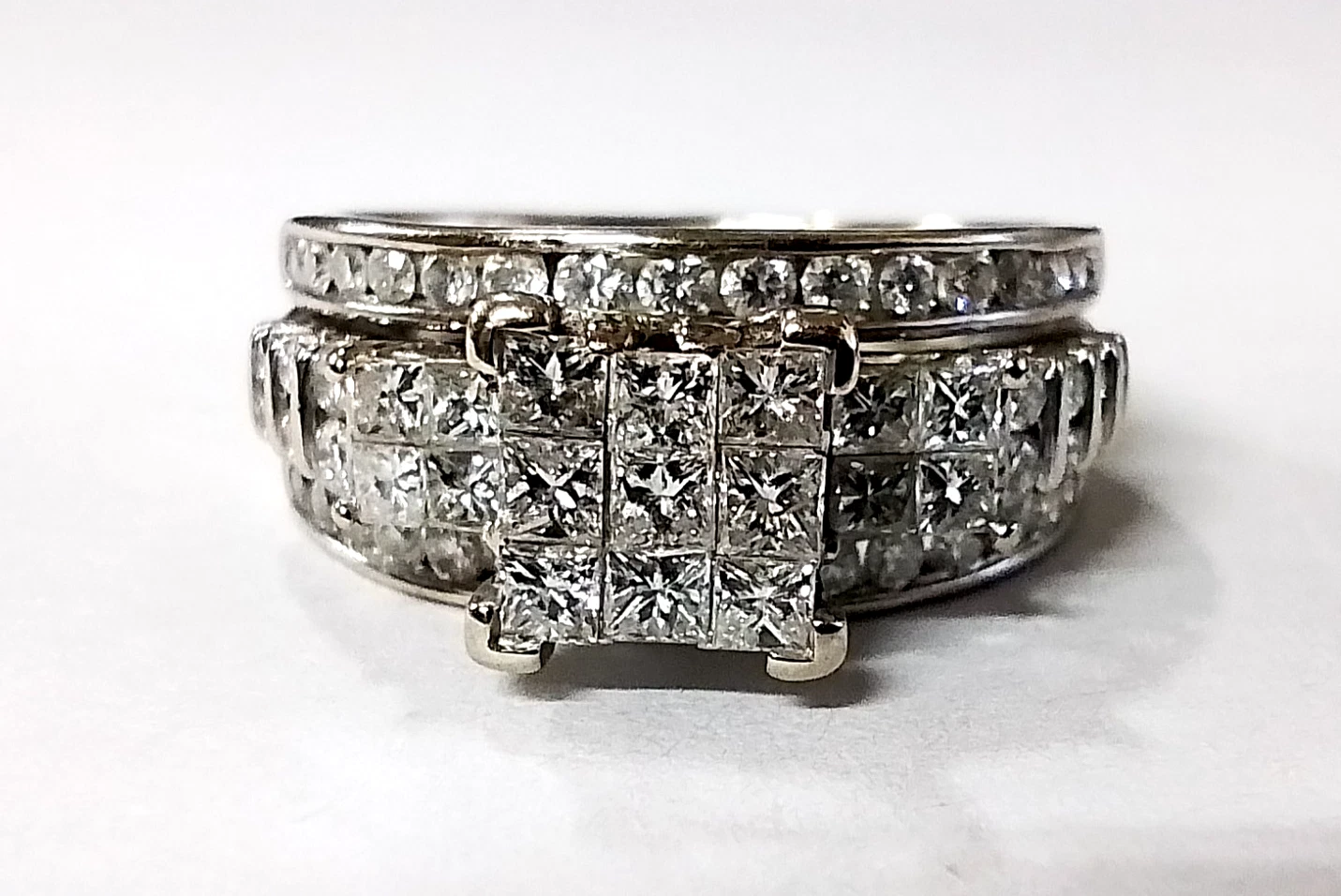 14k White Gold 1.5TCW Diamond Cluster Ring 6.3g - Size 8.75