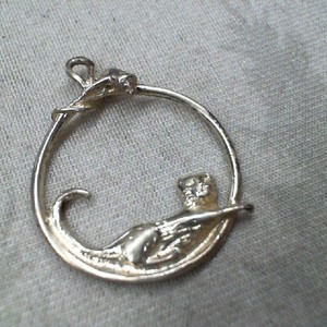  Sterling Silver 0.925% Circular Pendant with Lazy Cat 