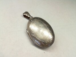  Vintage Sterling Silver 0.925% 9.40gms Oval Locket Pendant