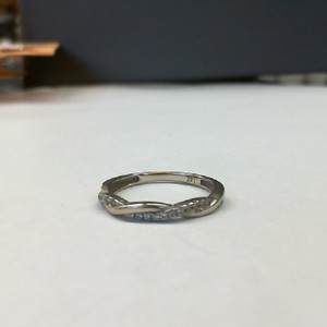  White Gold 14kt White 1.69gms Thin Twisted Diamond Band, Size 6.5