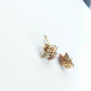 Black Hills Gold 14kt 0.60gms Tri-Color Tiny Leaf Post Earrings 