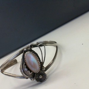 0.925% 11.60gms Bracelet Southwest Silver Mother of Pearl & Flower Bracelet