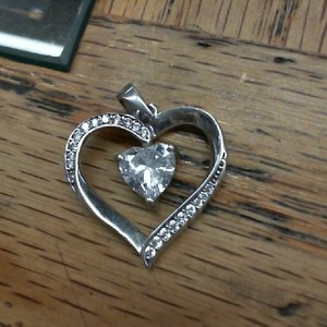  Sterling Silver 0.925% 2.10gms Clear Jeweled Heart Pendant