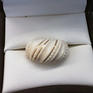  BONE WITH GOLD INLAY VINTAGE RING SIZE 7.5