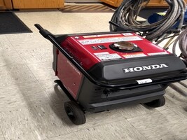 Honda EU3000is 3000 watt 120V inverter generator with CO-MINDER™