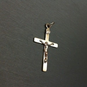  Yellow Gold 10kt 0.90gms Crusafix Pendant
