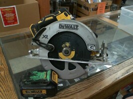 Dewalt DCS570 Circular Saw w/ Battery