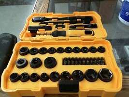Dewalt 3/8" & 1/4" Socket Set in Hard Case