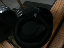 Sony AK8WH1000XM4 Over-the-Ear Noise-Cancelling Headphones in Case