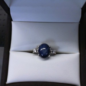 LINDY STAR SAPPHIRE & DIAMOND WHITE GOLD RING