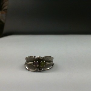 Vintage White Gold 14kt 4.30gms Ring with Amethyst & Peridot Gemstone, Size 4.5
