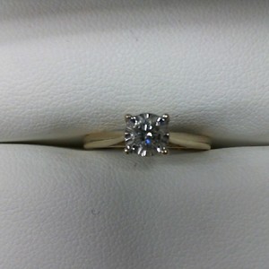 10k YELLOW GOLD BAND WITH .20CT CENTER DIAMOND WITH .10CT EA SIDE OF MAIN SETTIN