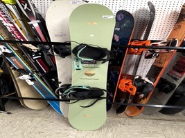 Arbor Ethos snowboard w/ Arbor bindings