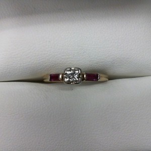  14K YELLOW GOLD .15CT ROUND DIAMOND AND 2 BAGUETTE RUBYS RING