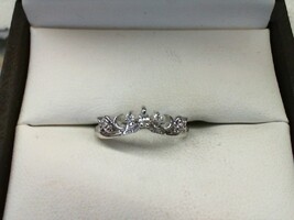 18K WHITE GOLD WEDDING BAND CROWN LOOK