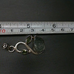  STERLING PENDANT WITH PERIDOT AND QUARTZ CRYSTAL