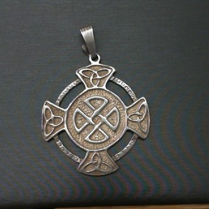  STERLING SILVER PENDANT WITH CELTIC KNOT