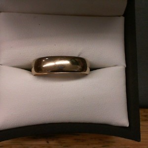  10K YELLOW GOLD WEDDING BAND