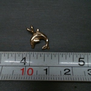 - -14K YELLOW GOLD DOLPHIN PENDANT