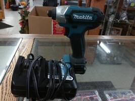 Makita DT03 Drill w/ Battery & Charger