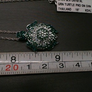  GREEN STONE TURTLE ON CHAIN