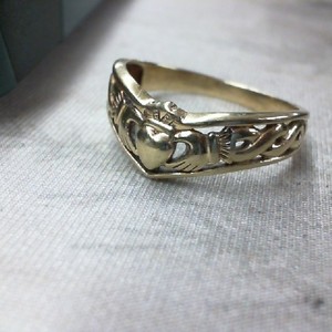  Yellow Gold 14kt 4.10gms Claddagh ring, Size 10