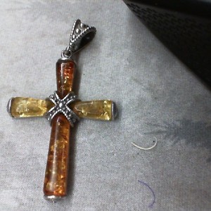  Sterling Silver 0.925% 5.20gms Ornate Amber Cross Pendant