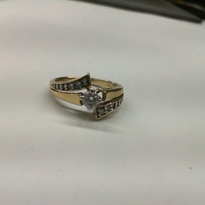  Gold 14kt 3.60gms Ribbon Shaped Diamond Ring, Size 4.75