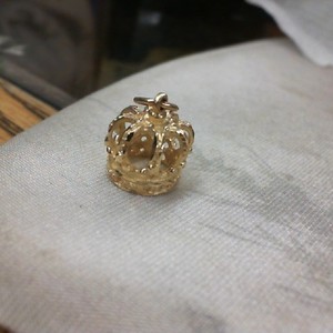  Yellow Gold 14kt 2.10gms Pendant CROWN