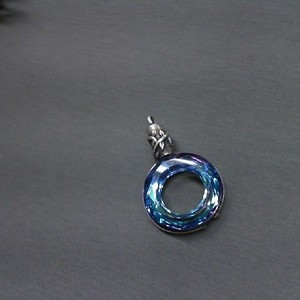 Silver 0.925% 4.10gms Pendant SILVER PENDANT WITH ROUND BLUE IRRIDESCENT CRYSTAL