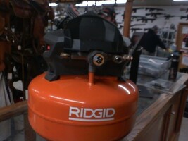 RIGID AIR COMPRESSOR 6 GALLON 150 PSI