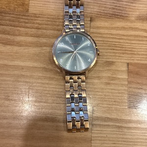 NIXON THE ARROW ROSE GOLD WATCH *NEEDS BATTERY 