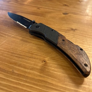 Husky / Pocket Knife with Wood Grip