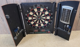 Bullshooter Dart Board With 6 Darts (3 Vipers)