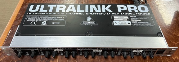 Behringer MX882 V2 Rackmount Mixer/Splitter