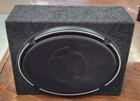 Memphis 6x9 Speaker in Carpeted Box
