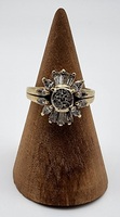 10kt Yellow Gold Ring w/ Many Diamonds in Star Formation