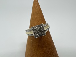 10kt Yellow Gold Ring w/ 4 Princess Cut Diamonds in Square Center & 16 Rd Dias