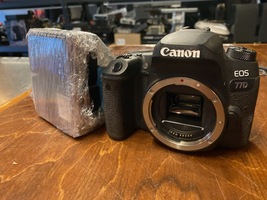 Canon EOS 77D w/ 5 Batteries & Charger