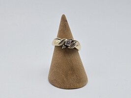 14kt YG Wedding Ring (Size 7) w/ .20 Round Center Diamond & 8 Smaller Diamonds