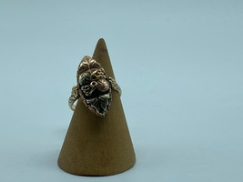 10kt BHG Ring w/ Large Oval Face & Leaves