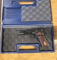 Colt .45 Government Model w/ One Mag in Blue Hard Case