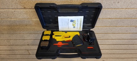 Taser Gun w/ 3 Cartridges & Charger