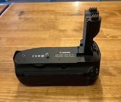 Canon Battery Grip BG-E7 for EOS 7D (Not for Mark II) Digital SLR Camera