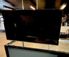 Samsung 43" QLED TV (2022) w/ Remote