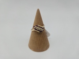 14K YELLOW GOLD RING W/ RED STONES