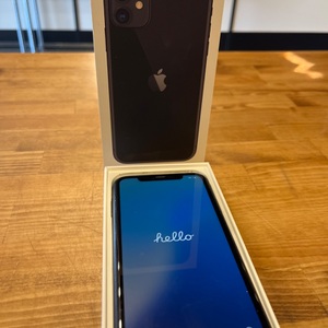 APPLE / IPHONE 11 / 64GB /  ORIGINAL BOX W/ CHARGER