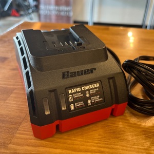 Bauer 1704C-B / Charger