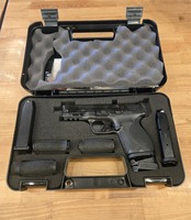 SMITH & WESSON M&P M2.0 WITH HARD CASE AND WITH THREE MAGAZINES