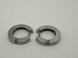 6.40gms 950 PLATINUM EARRINGS WITH .05 DIAS